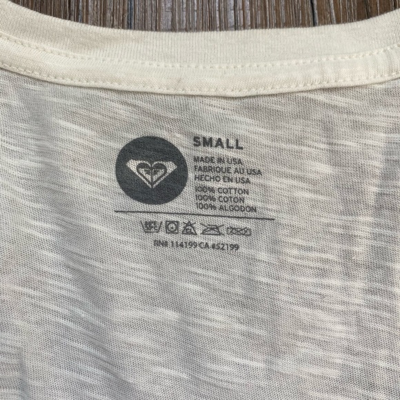 Roxy T-Shirt - Picture 2 of 4